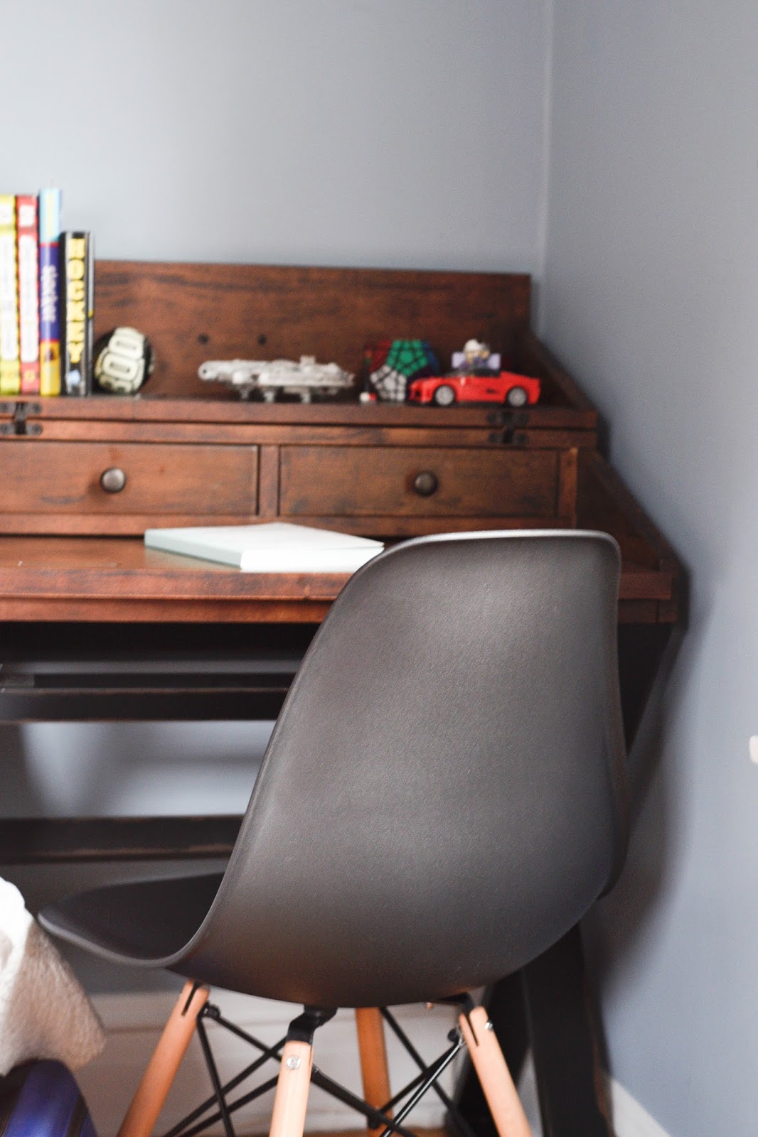 Small desk discount for kids room